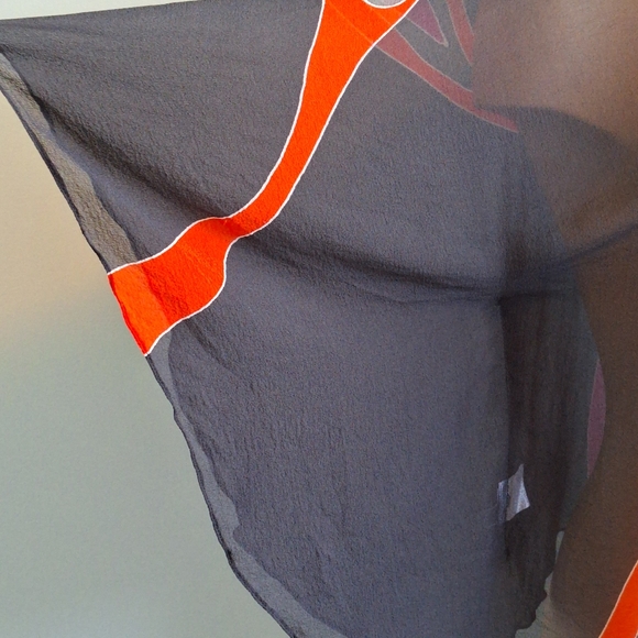 🅱️🅾️G🅾️ Pure silk color prints 2 ways blouse and scarf - Picture 10 of 14